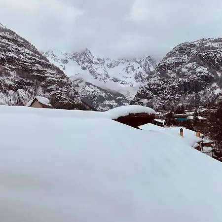 Apartament Mansardacourmayeur *